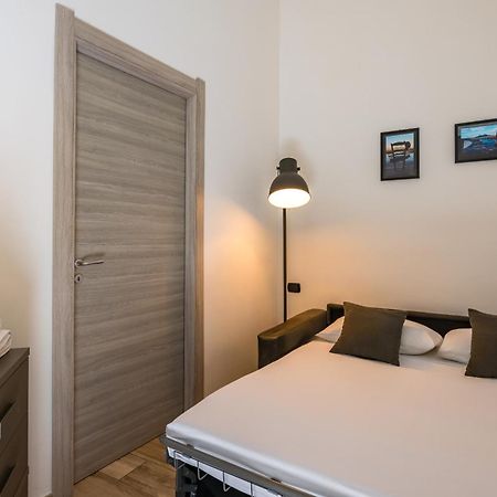 Palazzo Mormando - Modern Apartment Napoli Bagian luar foto