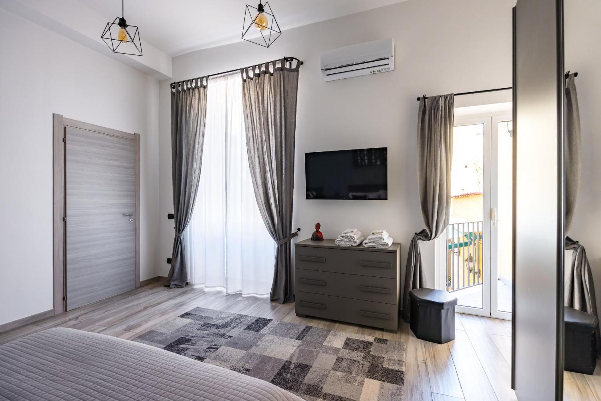 Palazzo Mormando - Modern Apartment Napoli Bagian luar foto